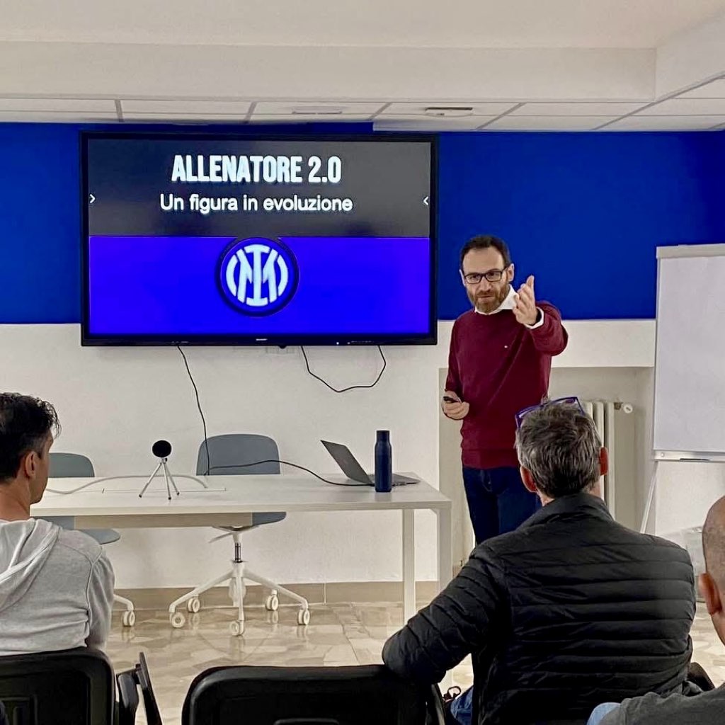 Allenamento mentale per allenatori: Massimiliano Spini docente allo Youth Master del settore giovanile Inter Allenamento mentale per allenatori: Massimiliano Spini docente allo Youth Master del settore giovanile Inter